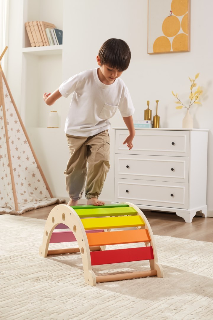 Zabawki zgodne z metodą Montessori – czym się różnią i jak wybrać najlepsze?